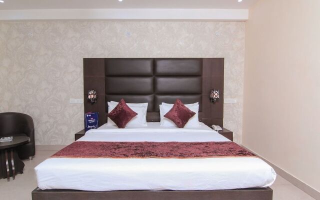 OYO 11532 Hotel SR Grand
