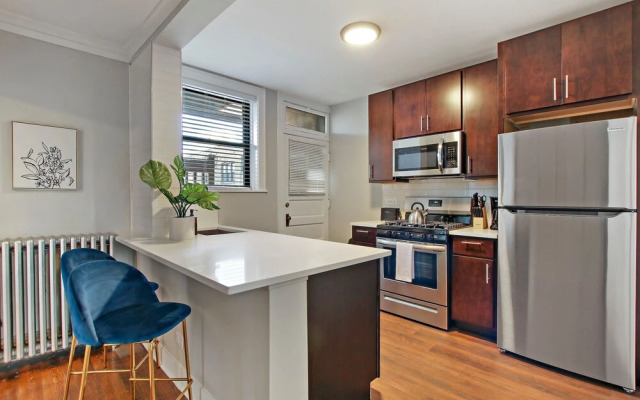 Classic & Charming 2BR Apt in Lincoln