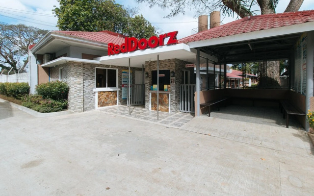 RedDoorz Premium @ Trece Indang Road