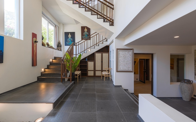 Luxury Mansion 6 BR on Golf Course JB