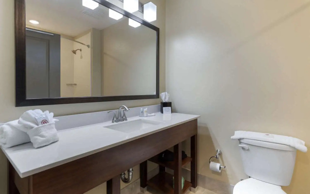 Comfort Inn & Suites