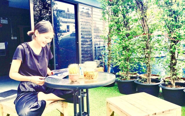 The neighbor hoot hostel & cafe
