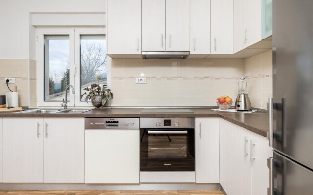 Awesome Apartment in Bregi With Wifi and 3 Bedrooms