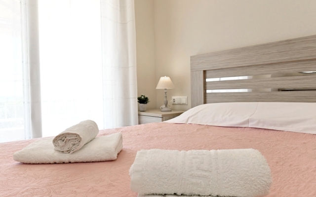 Sabbia Seafront Apartment 3 by TravelPro Servi...