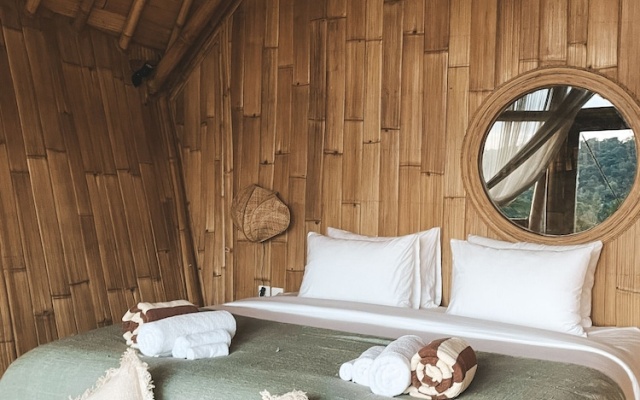 Kalma Bamboo Eco Lodge – Guest Rooms – Kuta