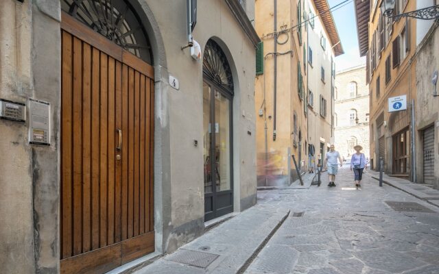 Romantic Pitti by Mmega