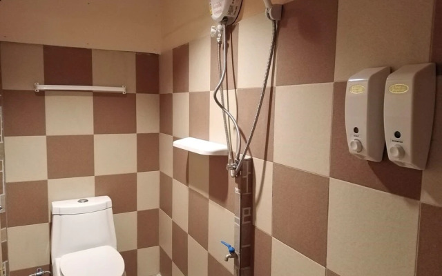 14 Plus 1 Hotel
