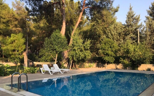 Lovely Summer House With Shared Pool in Kepez