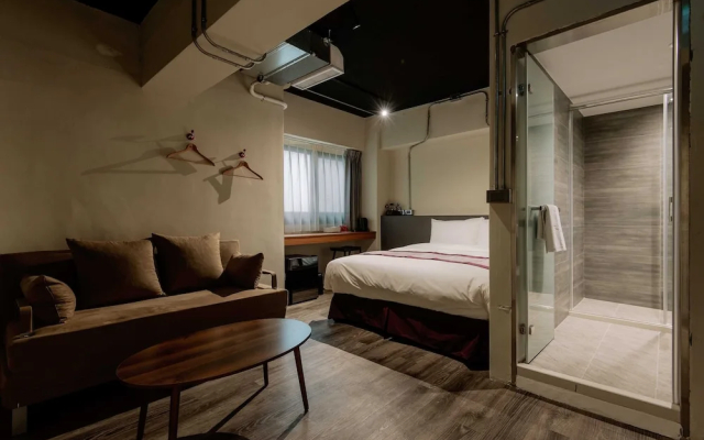 Saturn Hotel