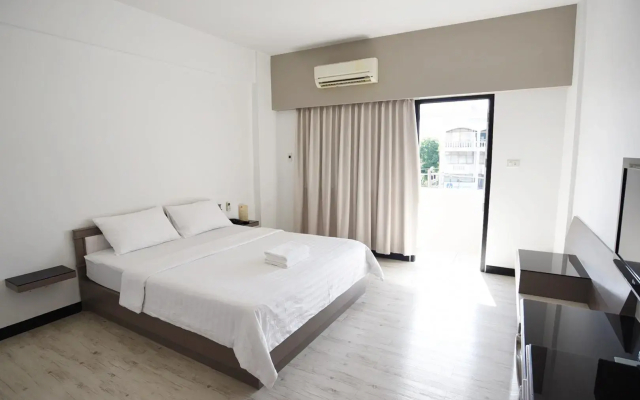 Hi Season Hotel