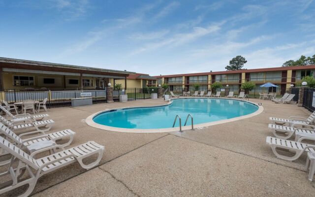 OYO Hotel Phenix City Central