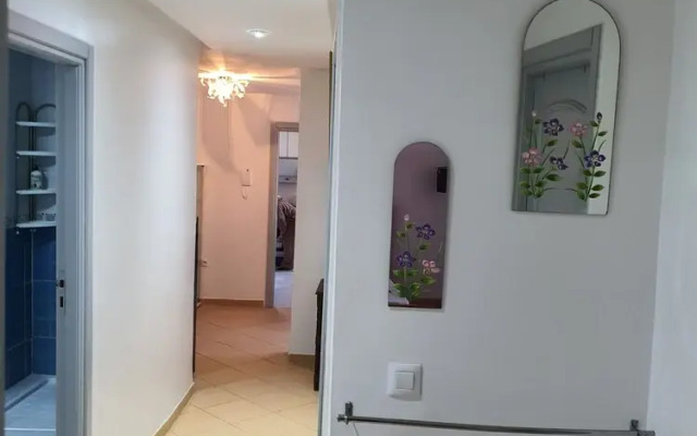 Familiar Luxury Apartment
