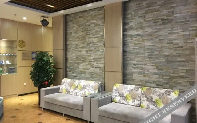 EAKA365 Chain Hotel (Dalian Railway Station Zhongshan Square)