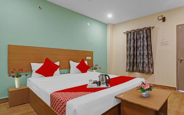 Oyo 91582 Hotel Lavish Stay