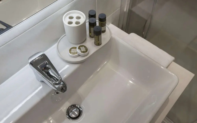 Ermou Stylish Suites by GHH