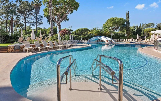 Four Seasons Country Club