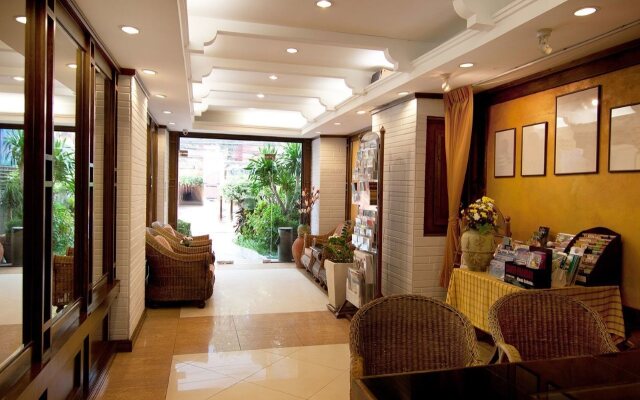 Nora Lakeview Hotel