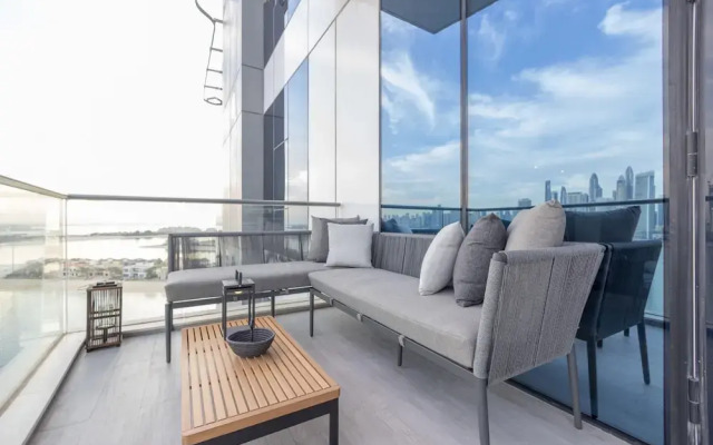 Sophisticated 1BR Palm Apt w Beach Access