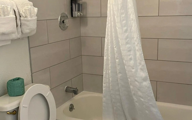 Tricove Inn & Suites