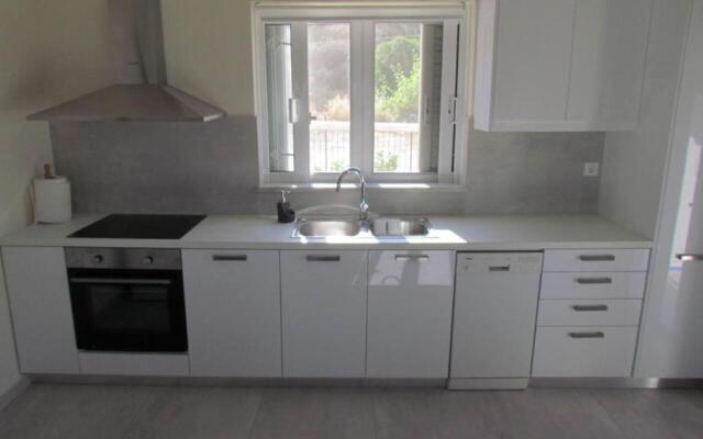 Beautiful 3-bed House in Chania With Garden