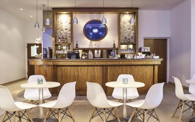 Iris Beach Hotel