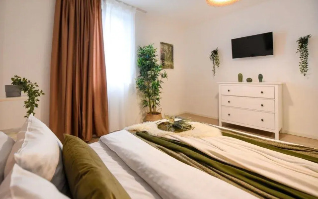 The Comfy Spot. 1 BR with Parking Included