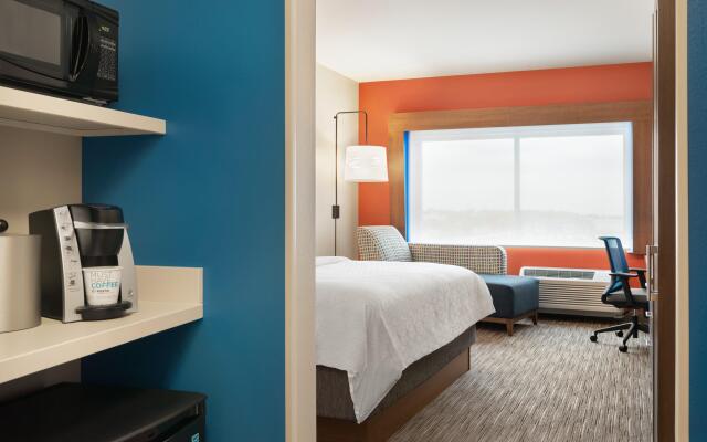 Holiday Inn Express And Suites Beaver Dam