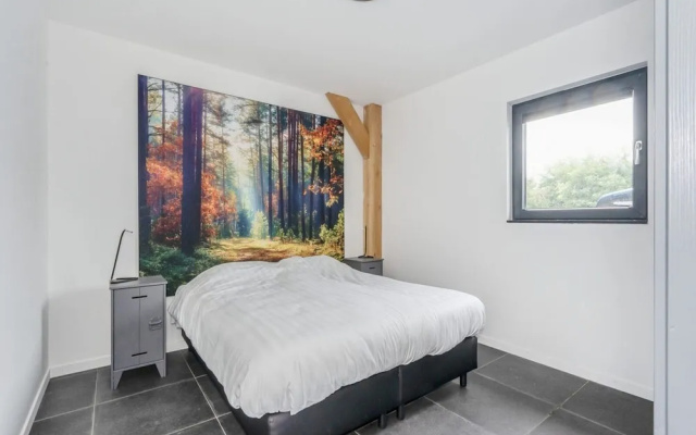 Modern Lodge Stay With Pond View
