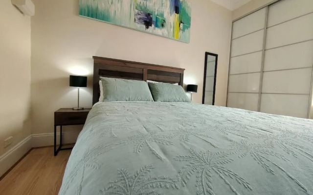 Smugglers Inn Studio Apartments