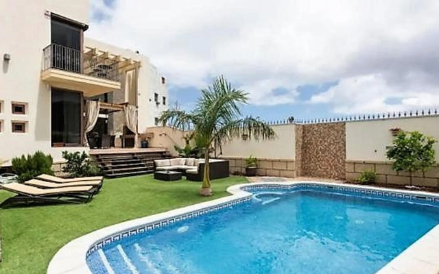 Premium villa in Adeje with private pool