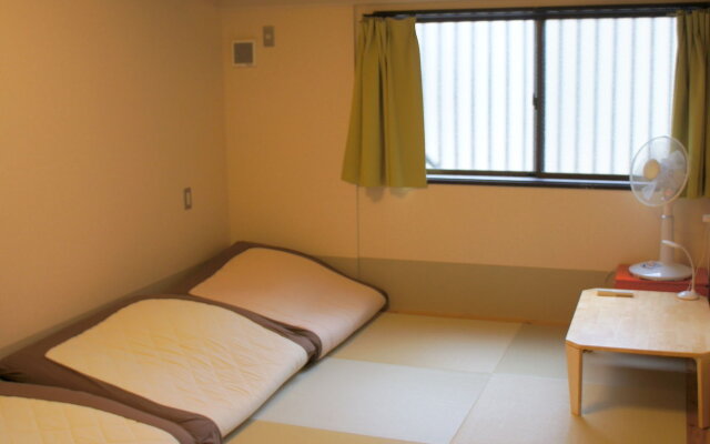 Shiori An - Hostel