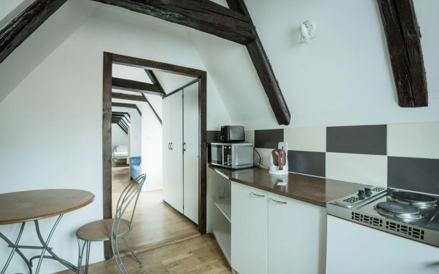 Charles Bridge Economic Hostel