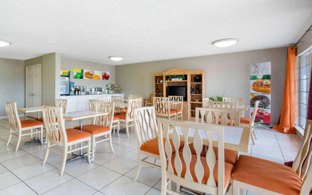 Quality Inn Clute Freeport