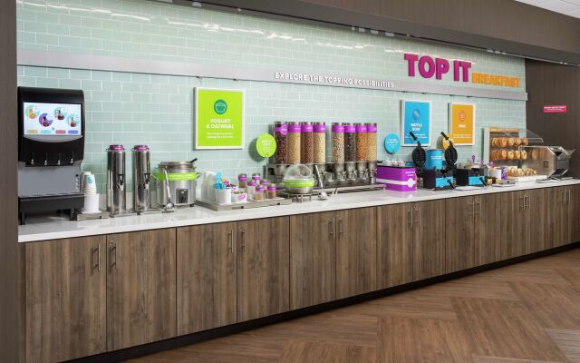 Tru by Hilton Lake City