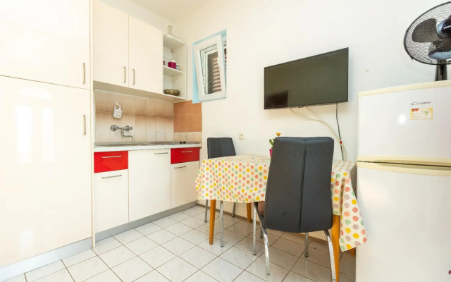 Vesna - 100 m from sea - A1(2+1)