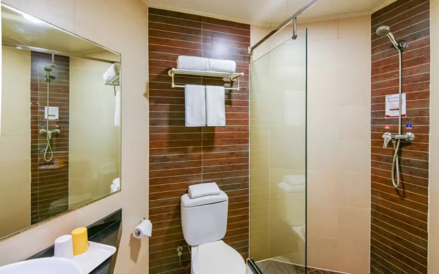 Jingcheng Business Hotel (Beijing Shilihe Metro Station)