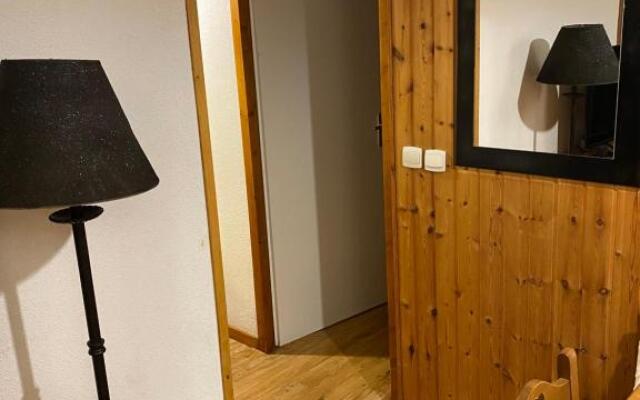 Skis Aux Pieds Station 1800 Dame Blanche