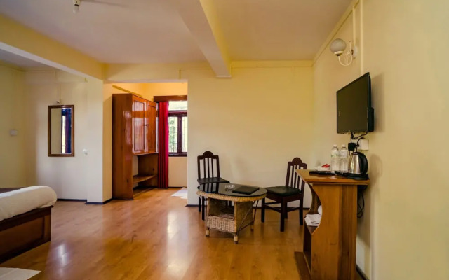 Magpie Mall Road Residency