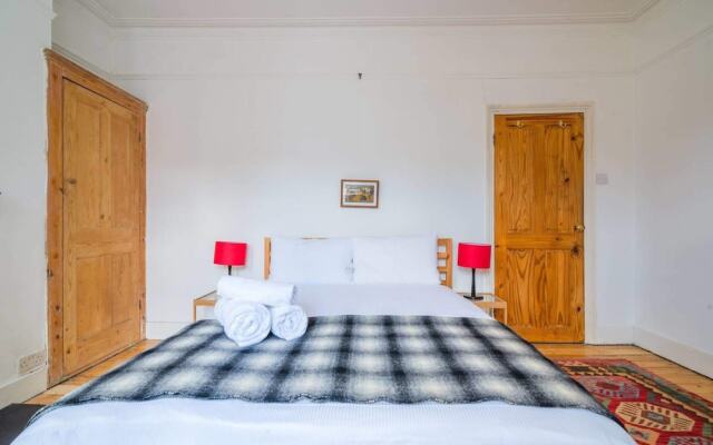 Homely and Spacious 4 Bed, up to 7 Guests, Dalston