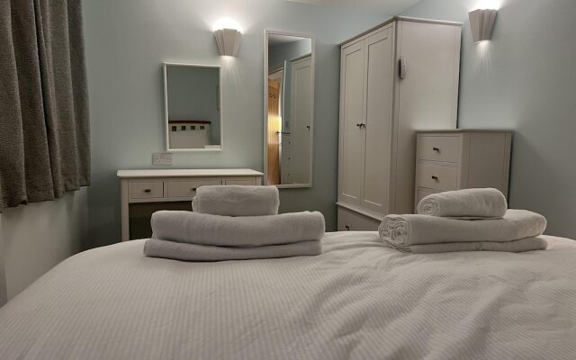 Charming Woodland Lodge 2 Person 1 Bedroom