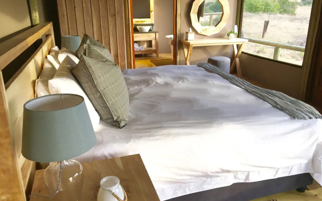 Hlosi Game Lodge - Amakhala Game Reserve