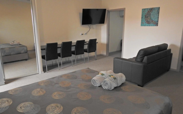 Broken Hill Outback Resort – Guest Rooms – Broken Hill