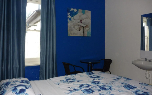 Adelaide Travellers Inn - Hostel