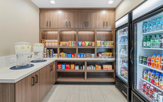 Best Western Valencia/Six Flags Inn & Suites