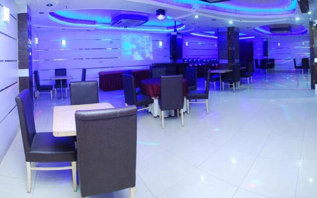 Royal Castle Grand
