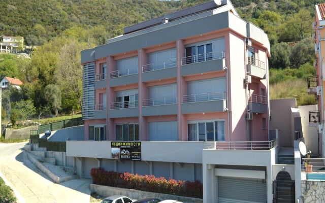 Anika Apartment