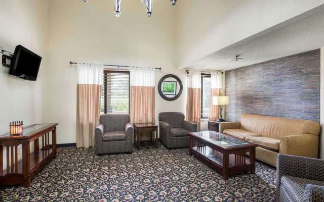 Quality Inn & Suites Lawrence - University Area
