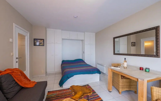 Studio Retreat With Sunny Terrace