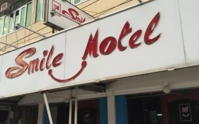 Smile Motel