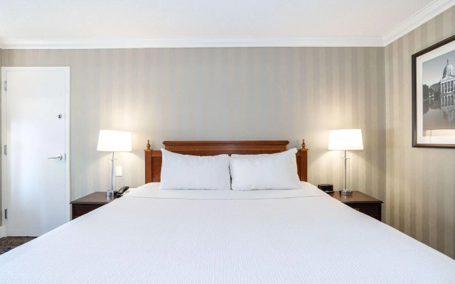 Sandman Signature Edmonton Downtown Hotel